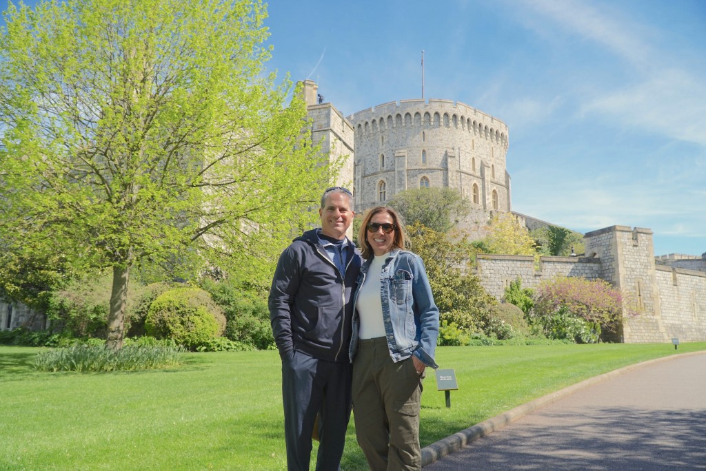 Guests on a layover tour to Windsor Castle from the London Airports